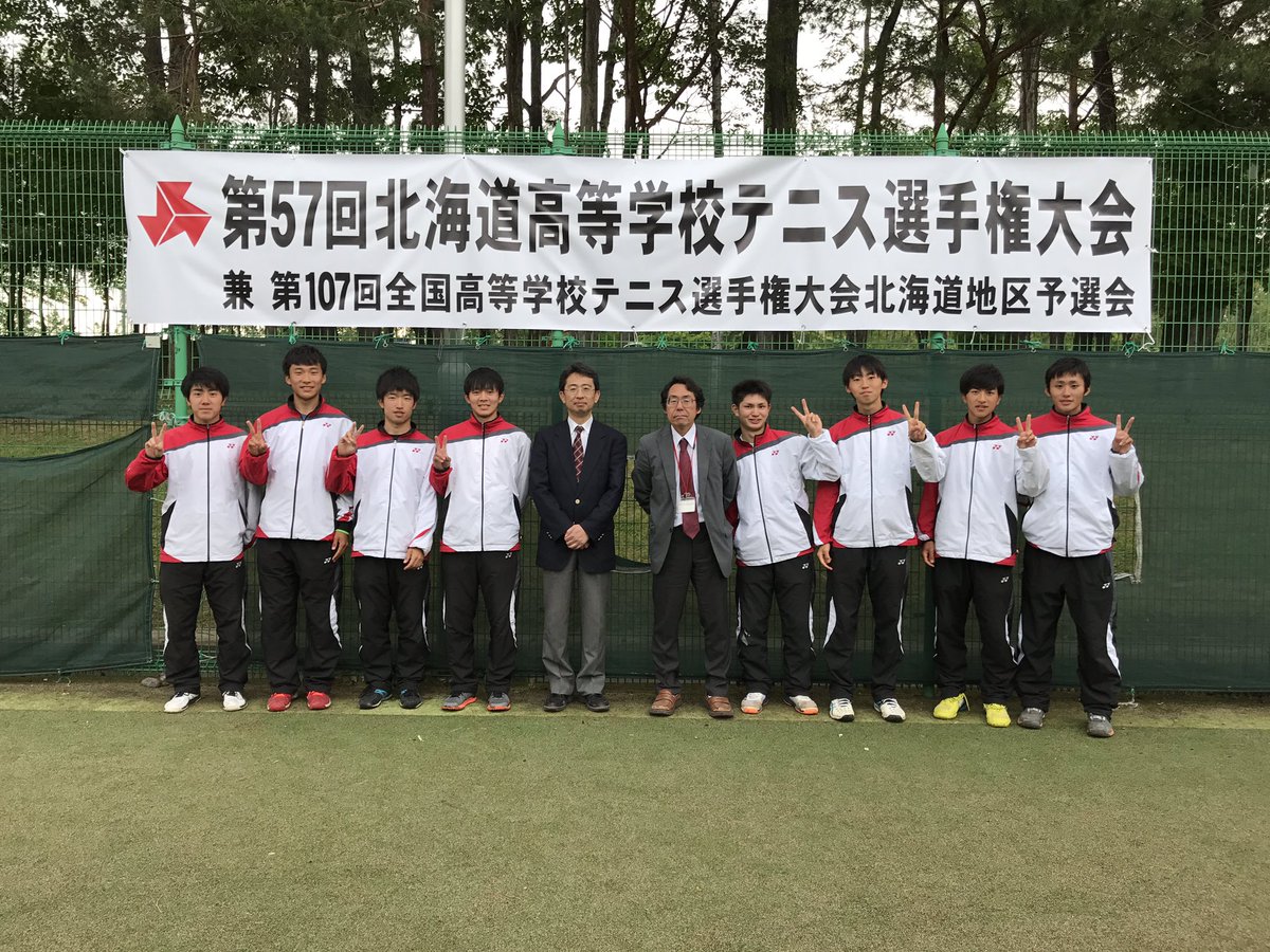 aaataichi119's tweet photo. 昨日で全道大会が終わりテニス部を引退しました、辛いこともあったけど本当に楽しかった。
約2年くらいだけど、テニスやっててよかったと思えた4日間でした、団体、ダブルス、シングルス出れてほんとに感謝してます。
最後に高島さんと写真撮れて嬉しかった、イケメンすぎる～ https://t.co/47STyzOIHS