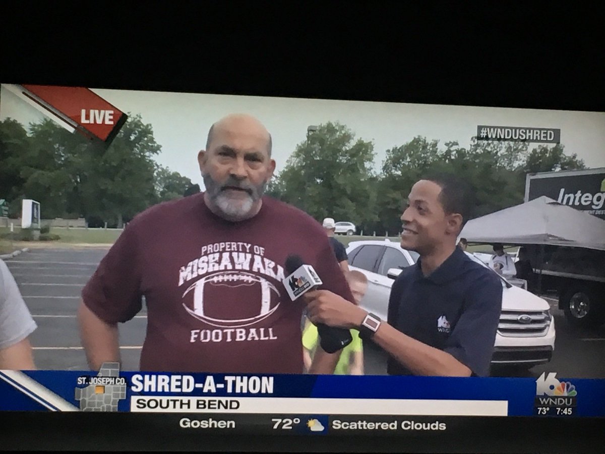 tigerfbcoach's tweet photo. uguyz said there would be doughnuts out here??? https://t.co/27gYR3OCY2