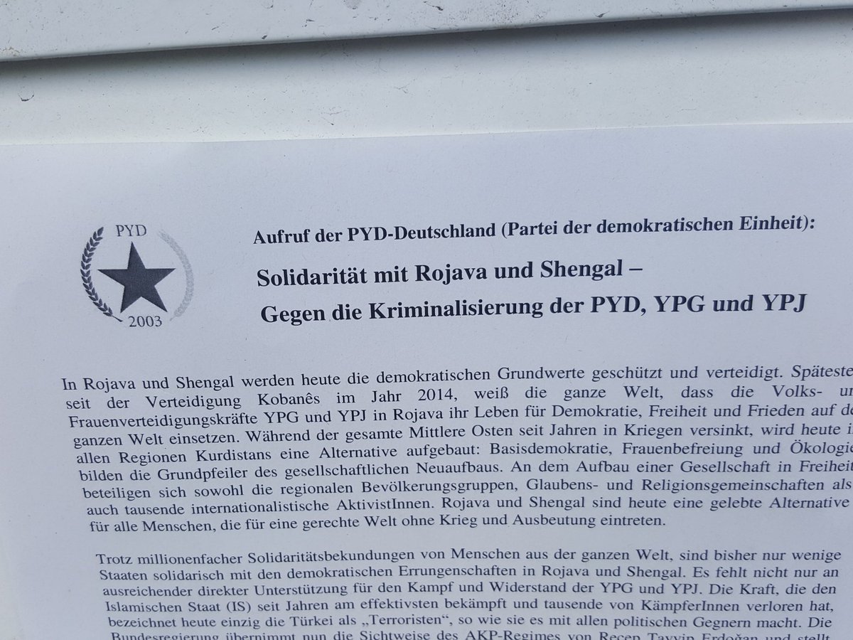 civaka_azad's tweet photo. Gute Stimmung auf der Demo
#BerlinFürRojava https://t.co/dq7eiXW2Bv