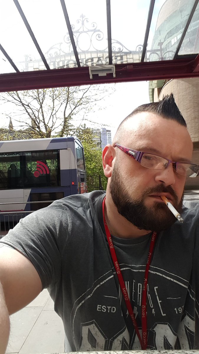 ozzyozzborne80's tweet photo. #needtoquit #workday https://t.co/rDXq2VT0oJ