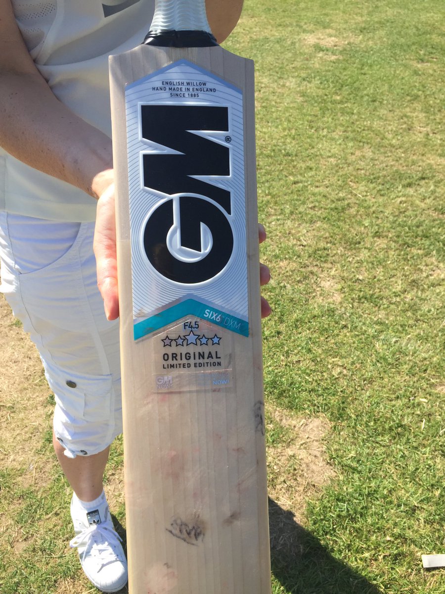 michellebowls's tweet image. Loving my friend's  @GMCricket bat. I wonder if they need any amateur women to sponsor. 😉 #ProperKit