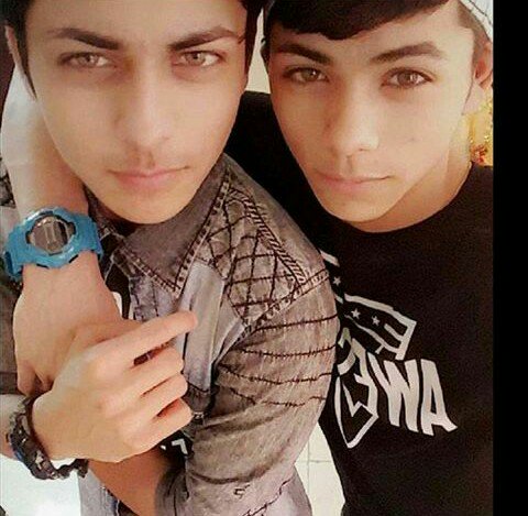 Clara_dihati's tweet photo. Equally Handsome 👨👨 and Equally Good Heart... 😉😉
💗💗💗

#my_brother https://t.co/L7Cqh3SYkl