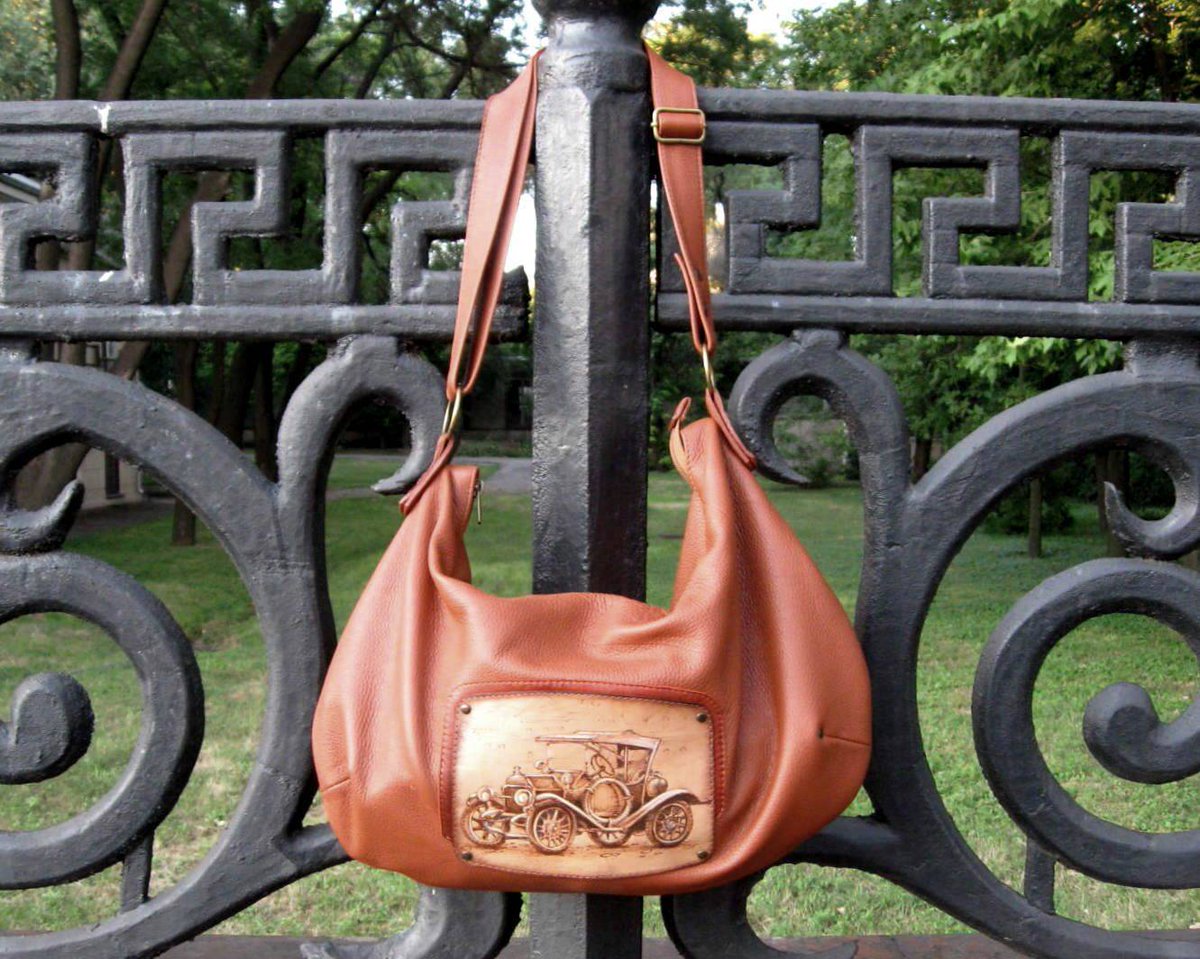 jamaika122's tweet photo. https://t.co/kBMeRrJxAK #LeatherBag #LeatherHoboBag #HandmadeLeatherBag https://t.co/2sqCjU2xwN