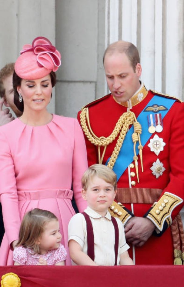 middletonbrasil's tweet image. Finalmente! George e Charlotte no #TroopingTheColor 😍