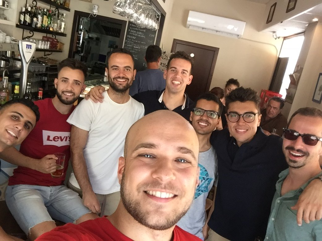 alemunfar's tweet photo. Preparandonos para #bodaceliayalex https://t.co/ekUL0938PO