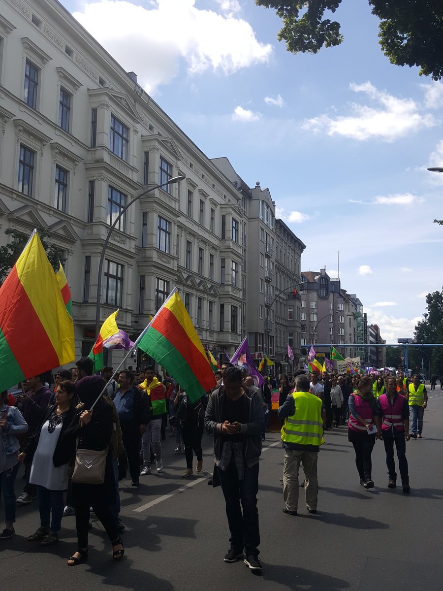 civaka_azad's tweet photo. Jetzt hat sich wieder in Bewegung gesetzt
#BerlinFürRojava https://t.co/fzS0T2eKF1