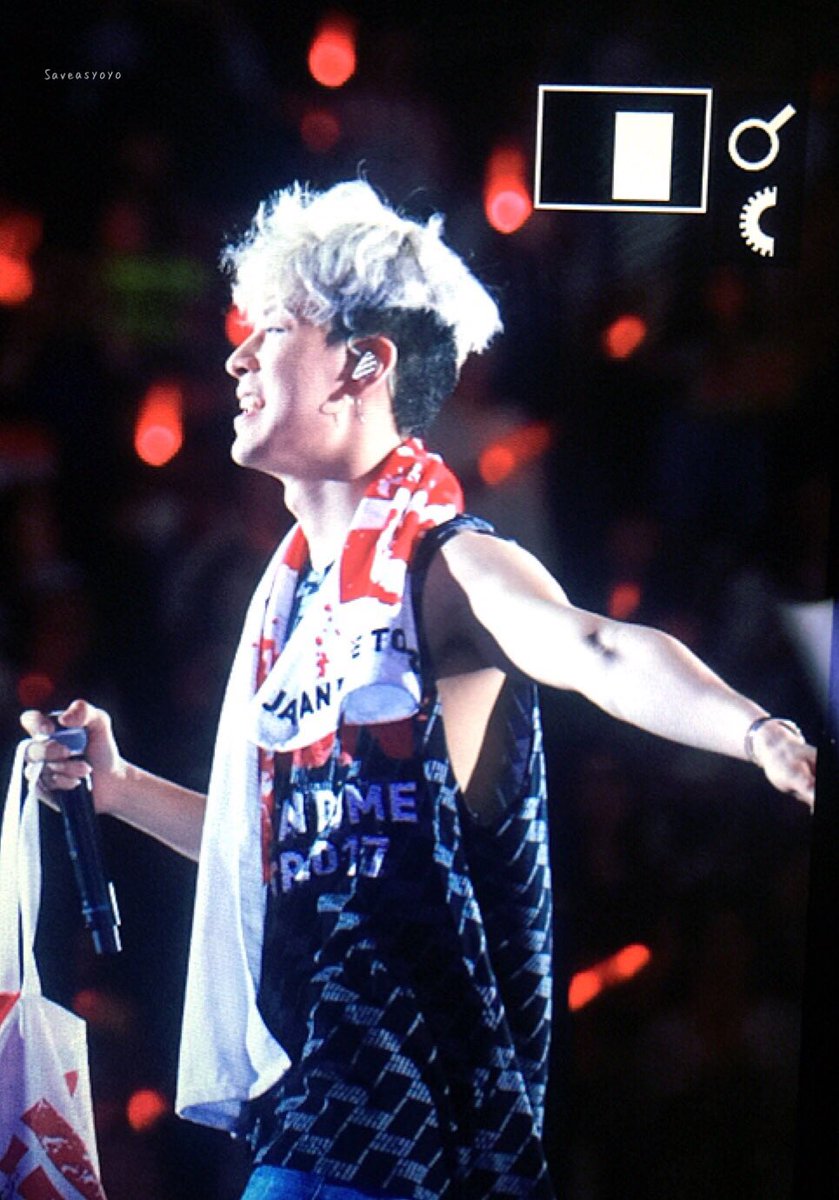 saveasyoyo's tweet photo. 170617 iKON Japan Seibu Dome 
Its arm again ! 🤤🤤💪🏻💪🏻💪🏻
#yunhyeong #윤형 #송윤형 https://t.co/BZMORUo5tV