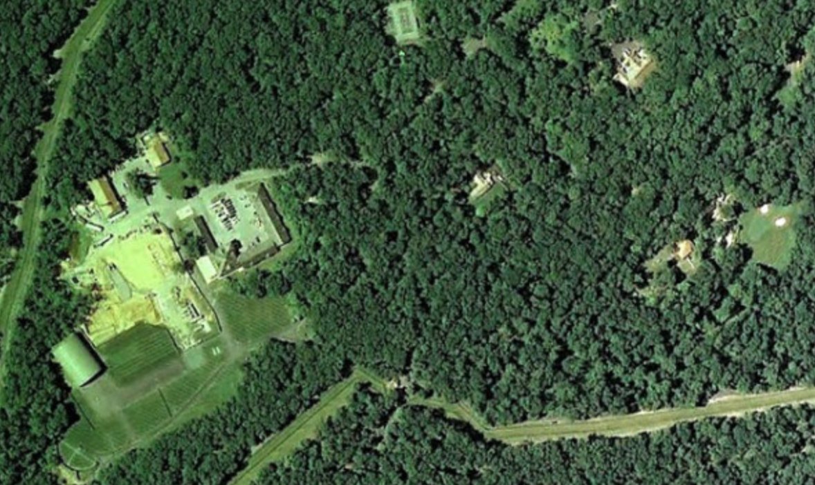 WestWingReport's tweet photo. Camp David - hidden away in the mountains - is nevertheless a U.S. Navy base, officially called "Naval Support Facility Thurmont" https://t.co/VWDz1pyvQS