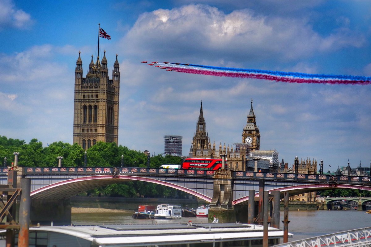 catmorley's tweet photo. Just caught the red arrows flying over Westminster for the Queen's birthday! @rafredarrows @Queen_UK #london #westminster #parliament #plane https://t.co/6NN1YI00Qy