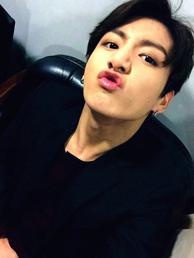 BTS_0613jimin_V's tweet photo. グクのセンイルまで901RT！🎂
絶対に成功させたい！

黄金のマンネをお祝いしたい！
ARMYのみなさんご協力お願いします🙏

#BTS好きな人RT 
#901RT
#ARMY強制 ！
#ARMYスルー禁止 
#방탄소년단 https://t.co/C34LJU7zgm