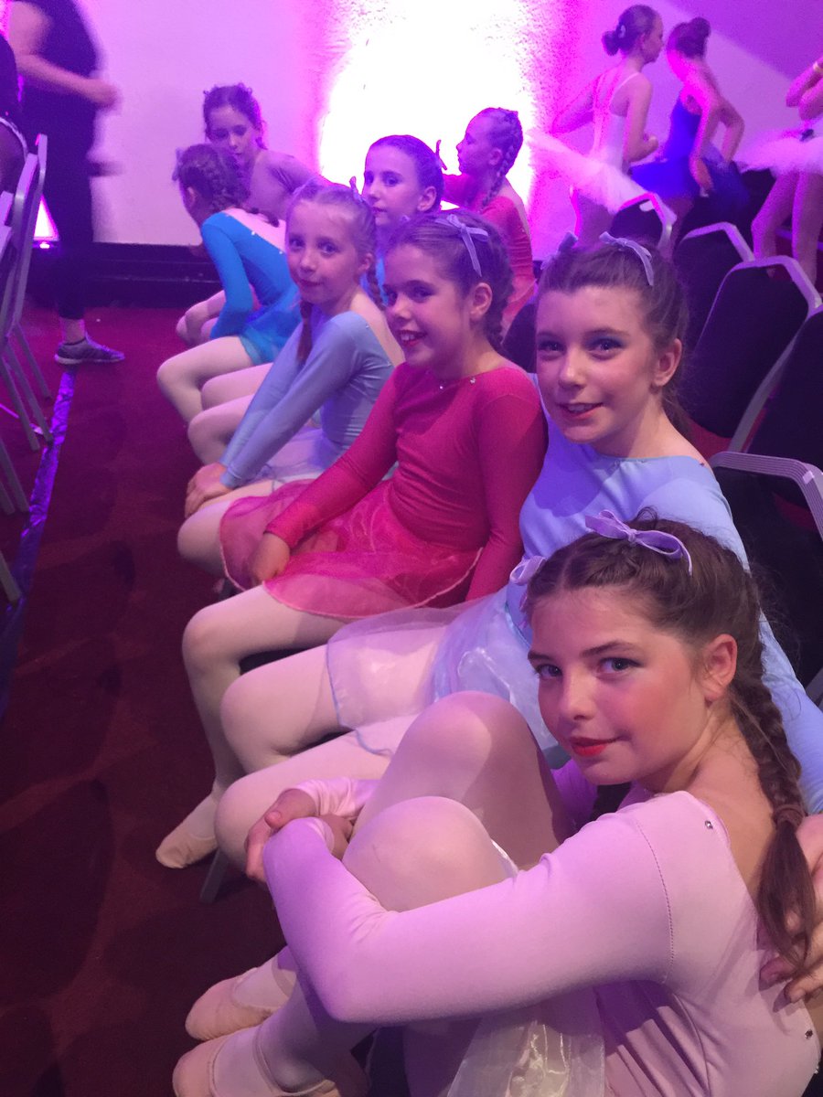 dRUMMONdANCE's tweet photo. #dancecaper @DanceCaper gorgeous girls ready to go! Smile and have fun xx https://t.co/UxCq3pYv0Z