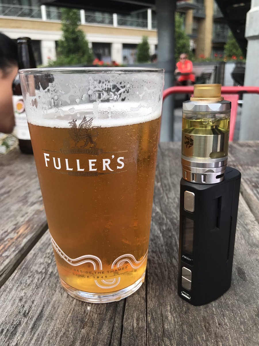Vaper_Room's tweet photo. Hot one today folks! Time for some liquid refreshment #BeerNvape #Brewdog #PunkIPA #Vapedroid #C1D2 #GeekVape #Ammit #Vape #Vaping https://t.co/0wmWqEhJVf