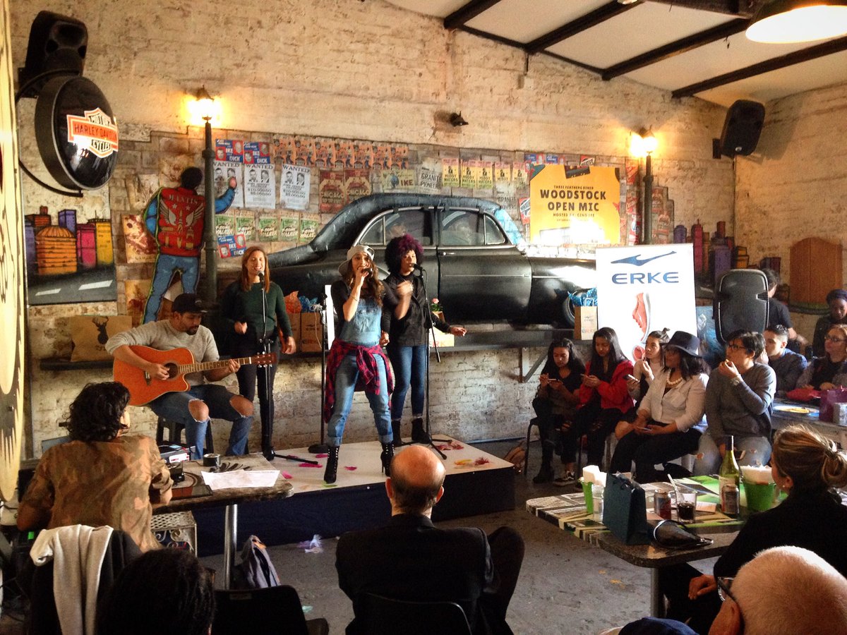 Performing at the Woodstock Open Mic this afternoon. Great performance <a href="/CanSkylark/">Can Skylark</a> 👌🏻😊