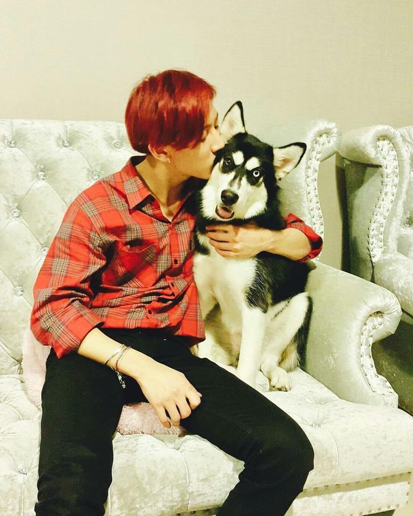 JackbamUniverse's tweet photo. [#BAMSTAGRAM] 170617 
💋❤
https://t.co/6AYme770uK https://t.co/MY0jOvI3Tu
