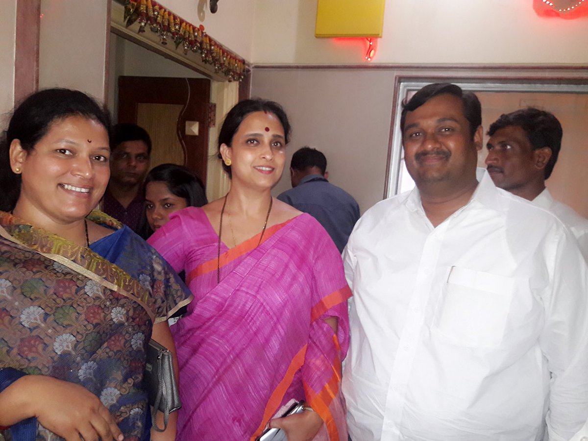 AdvDeepakpawar's tweet photo. राष्ट्रवादीच्या नेत्यांचा पक्ष संघटन मजबुत करणेसाठीचा मराठवाडा दौरा सुरु आहे .या दौऱ्यात त्यांच्यासोबत सहभागी होण्याचा योग आला. https://t.co/kHV7v6Cswf