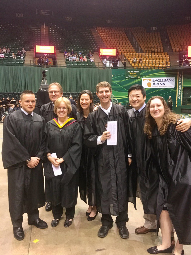 AlexCityTitans's tweet photo. Our amazing ushers are ready! Bring on the @TC_2017 graduates. https://t.co/jKLoWlVe4r