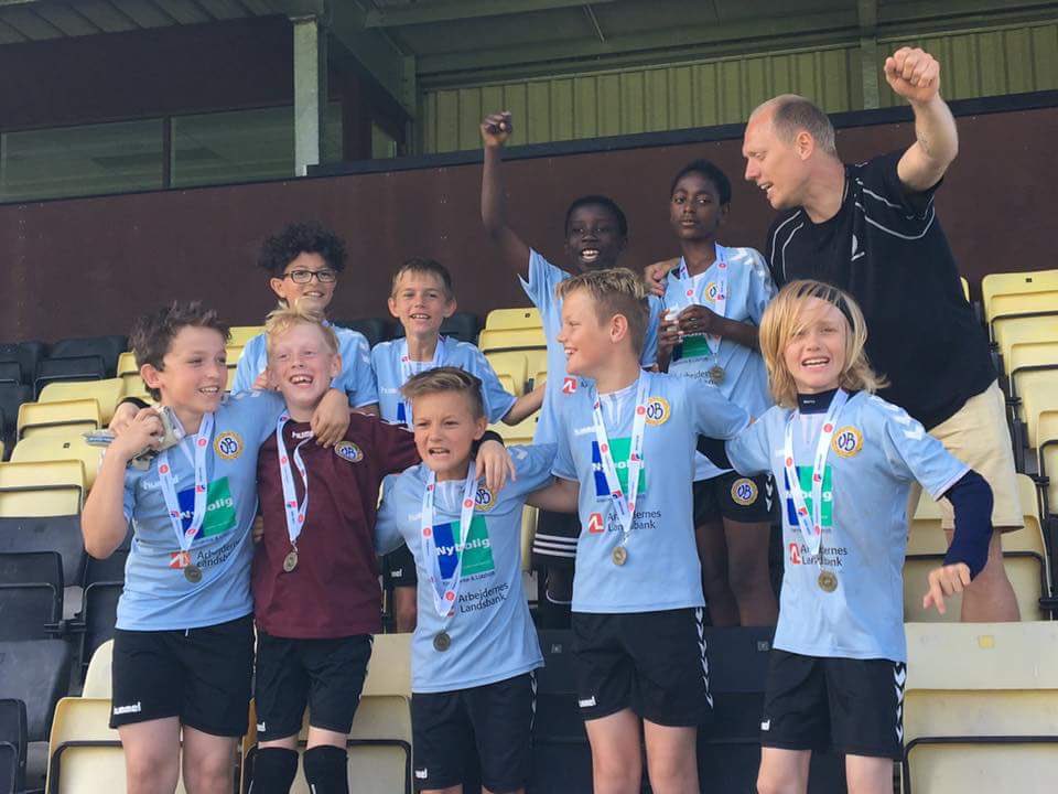 Mate2200's tweet image. Vores U10 hold på sejrskurs igen #valbyboldklub #fællesskab #forzavb🇧🇼