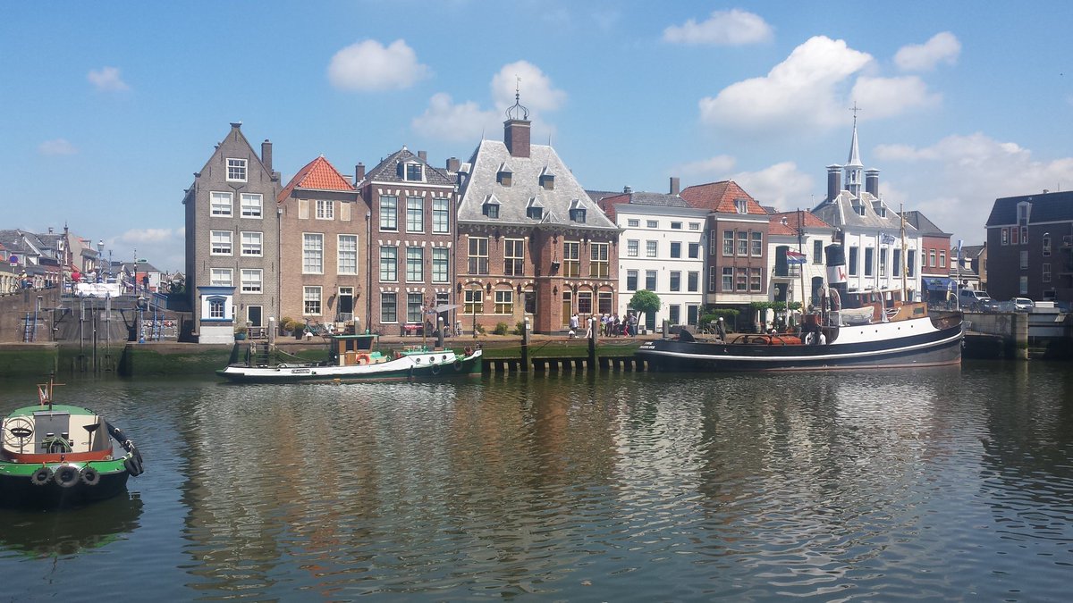 Stadswandeling door historisch Maassluis samen met burgemeester <a href="/edohaan/">Edo Haan</a> #stapuitjestad met dit mooie weer.