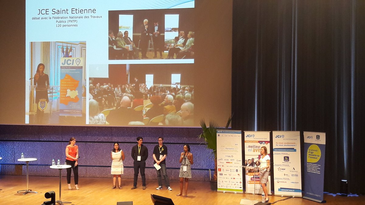 JCEAURA's tweet photo. La présidente de la @JceStEtienne présente en plénière #SMARTMtp les actions menées dans le cadre des entrevues citoyennes #AudaceJCEF https://t.co/GCANSjBFAF