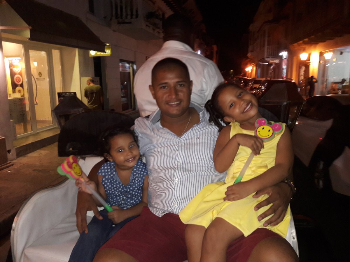 OrlandoJr1987's tweet photo. Lo unico que no me gusta del cumpleaños de mis hijas es cuando me dicen "Papí ya yo no soy bebé" #MisMagicasPrincesas #MisBebesPorSiempre https://t.co/sNfnW8q0sg