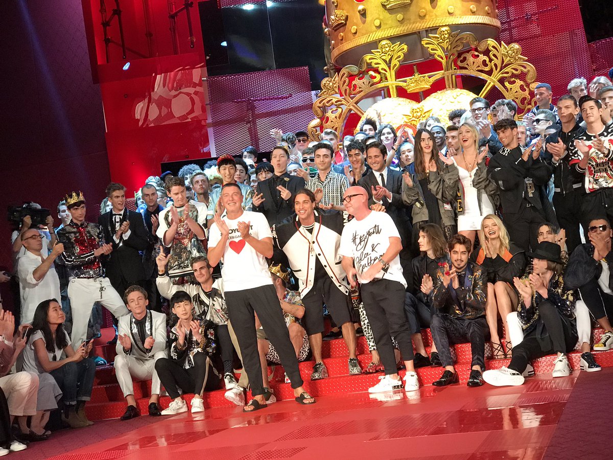 Finale #DolceandGabbana #mllenials are the #new #kings <a href="/dolcegabbana/">Dolce&Gabbana</a> <a href="/StyleMagazineIt/">StyleMagazineItalia</a>