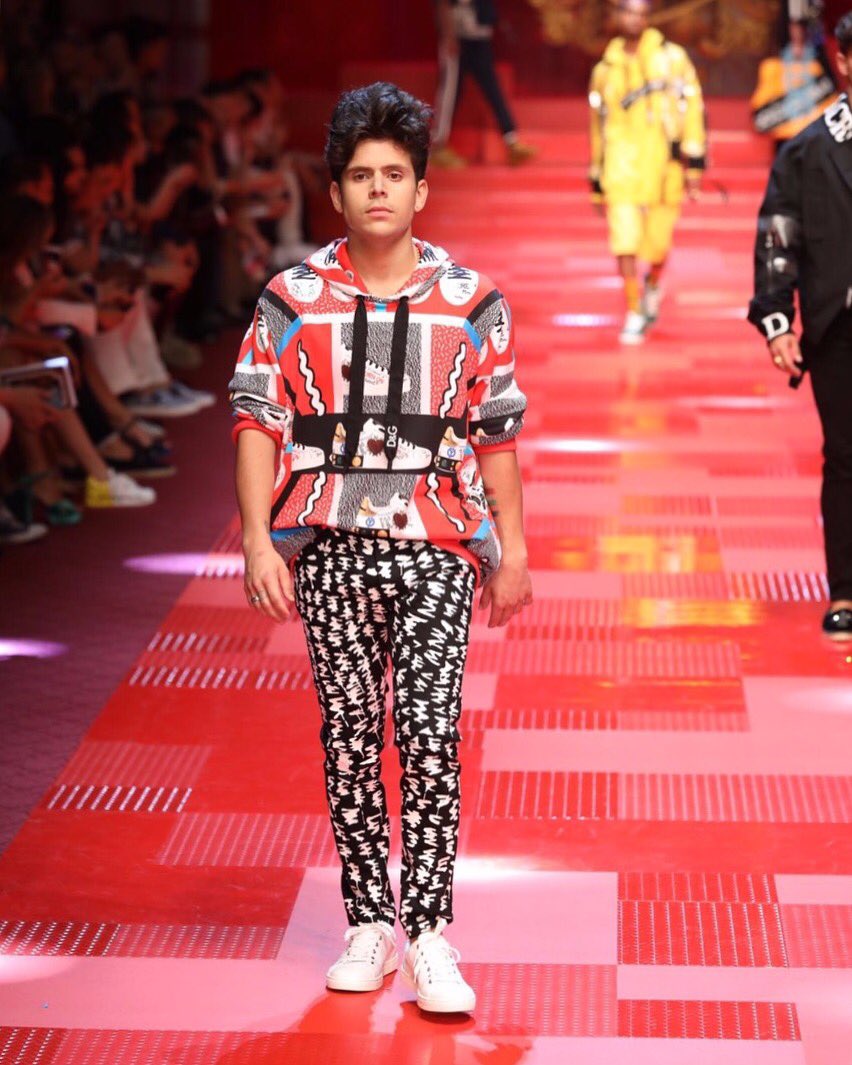 dolcegabbana's tweet photo. Rudy Mancuso takes his walk. #DGKOH #DGSS18 #DGMillennials #mfw | Photo by @gersonlirio @fashiontomax https://t.co/yFiZG2zsKB