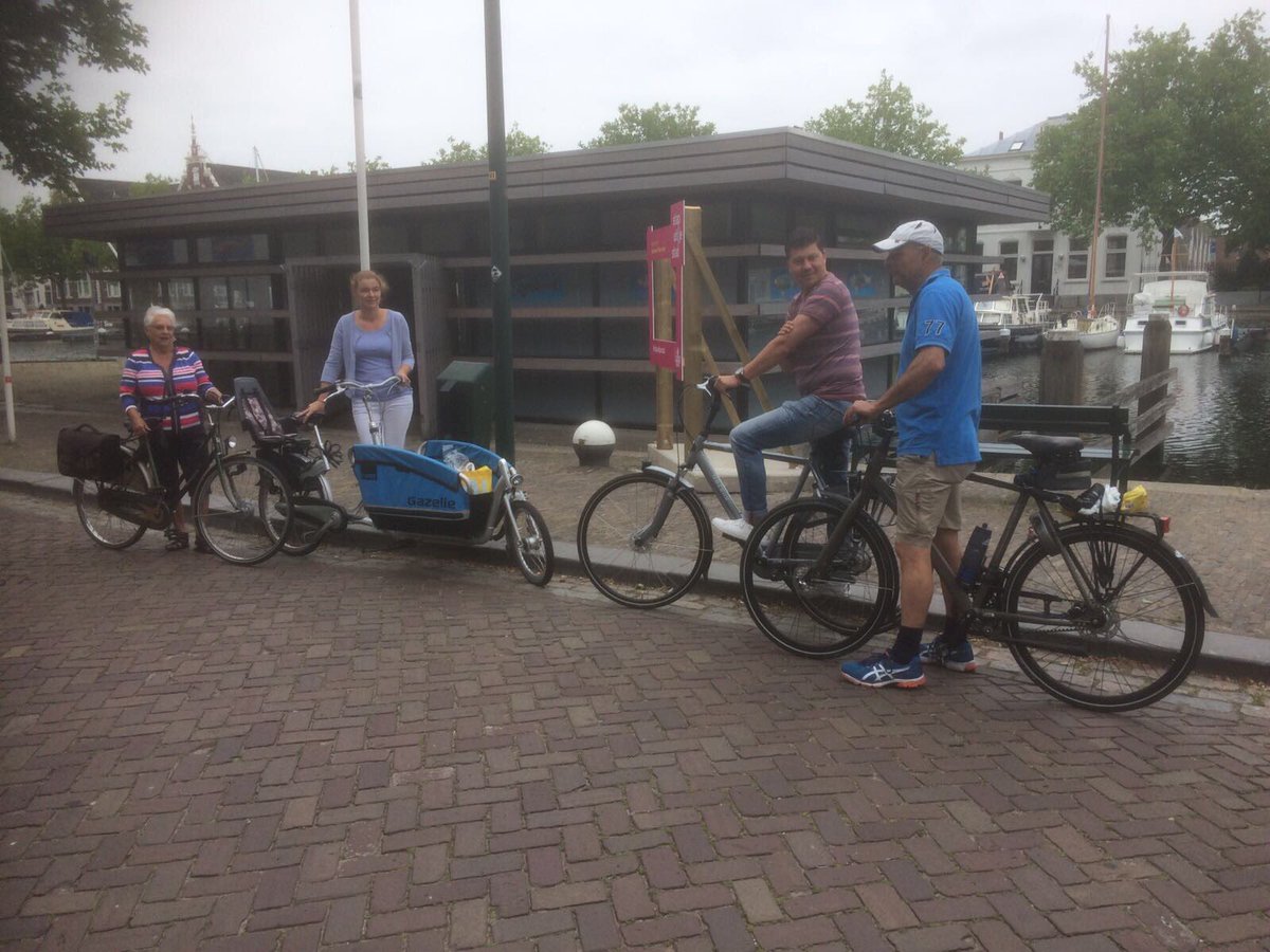 MiddenDLdag's tweet photo. Ook bij @museumVL vertrekken fietsers voor duurzame route de stad door en uit #MDD2017 @jan_robberegt https://t.co/0xL9uHiegK