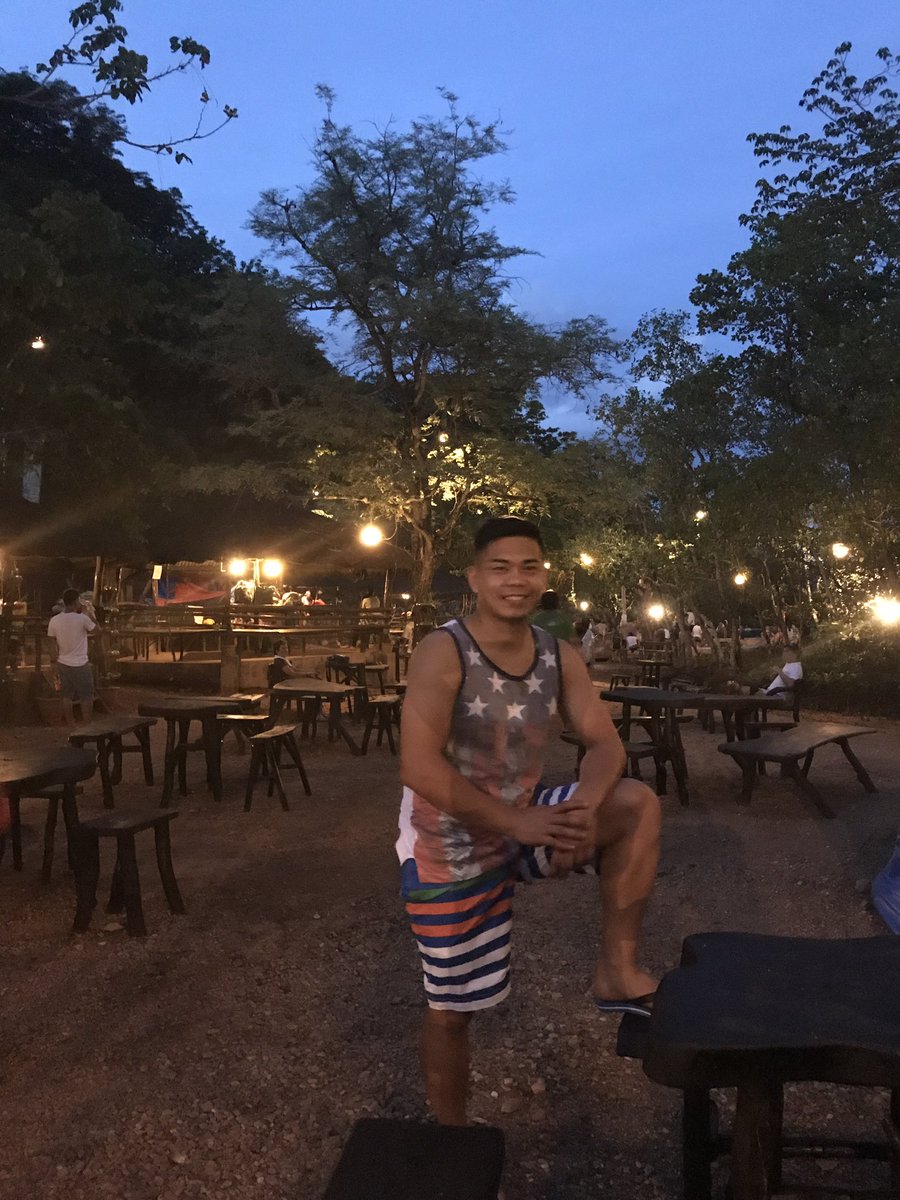 sirkim05's tweet photo. The only sea water that is heated geothermally... #maquinit #hotspring #coronpalawan https://t.co/FVqG52MMPE