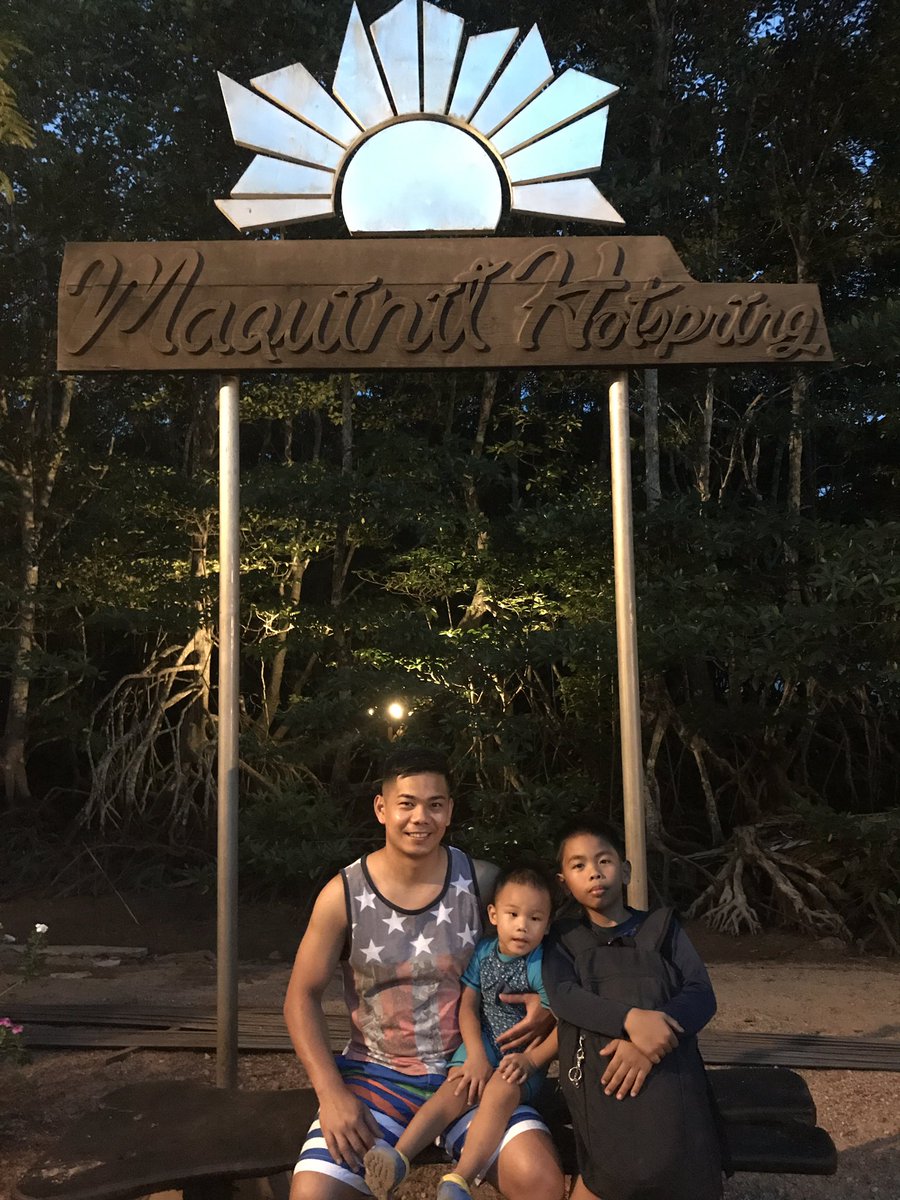 sirkim05's tweet photo. The only sea water that is heated geothermally... #maquinit #hotspring #coronpalawan https://t.co/FVqG52MMPE