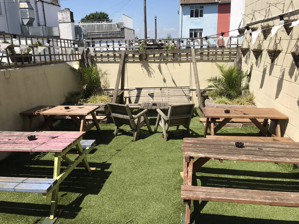 The Islingword tweet media