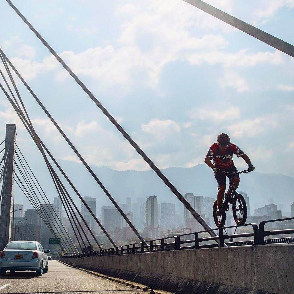 javierzapatac's tweet photo. Me fui de puente. #4sur #Medellín #balance #bike #trial #JavierZapata #límites
Imaginación y creatividad para afr… https://t.co/JgxokFtf59 https://t.co/WqXiBbOubh