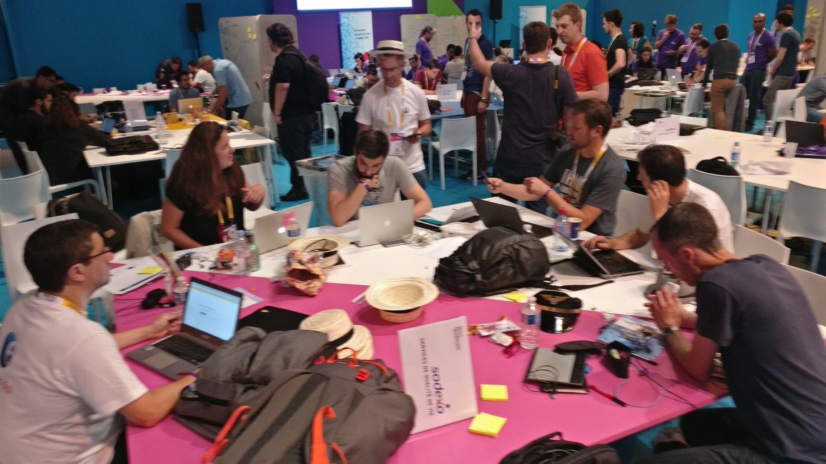 mojoteamhack's tweet photo. Dernière demi heure avant la prez ... Le speech est révisé et la pression monte ! https://t.co/YU3TfrRifG