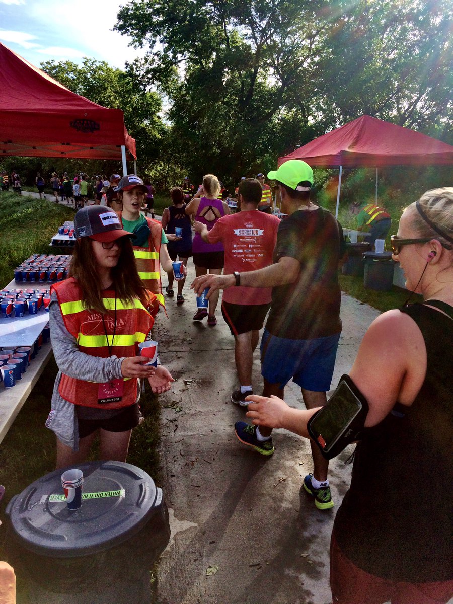 ccornfield10k's tweet photo. But for real... What would we do without these awesome volunteers?! #runforthecorn #cc10k https://t.co/n23J8E8539
