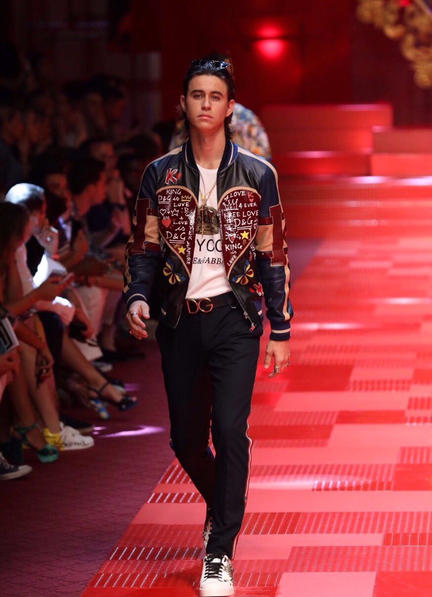 dolcegabbana's tweet photo. Nash Grier walks for Dolce &amp; Gabbana SS18 show. #DGMillennials #DGKOH #DGSS18 #mfw | Photo by @gersonlirio @fashiontomax https://t.co/1Nw8plkE06
