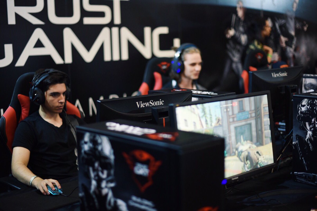 TrustGaming's tweet photo. Big thanks to @ViewSonicGaming for hooking us up with these awesome Gaming Monitors @DreamHack #DHS17 #BuildingChampions https://t.co/xjO2dFpRA8