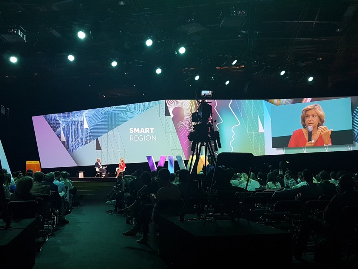 Alexa_Tou's tweet photo. Les start-up en Ile-de-France, intervention de @vpecresse et Maurice Lévy #VivaTech https://t.co/0lxBIof11P