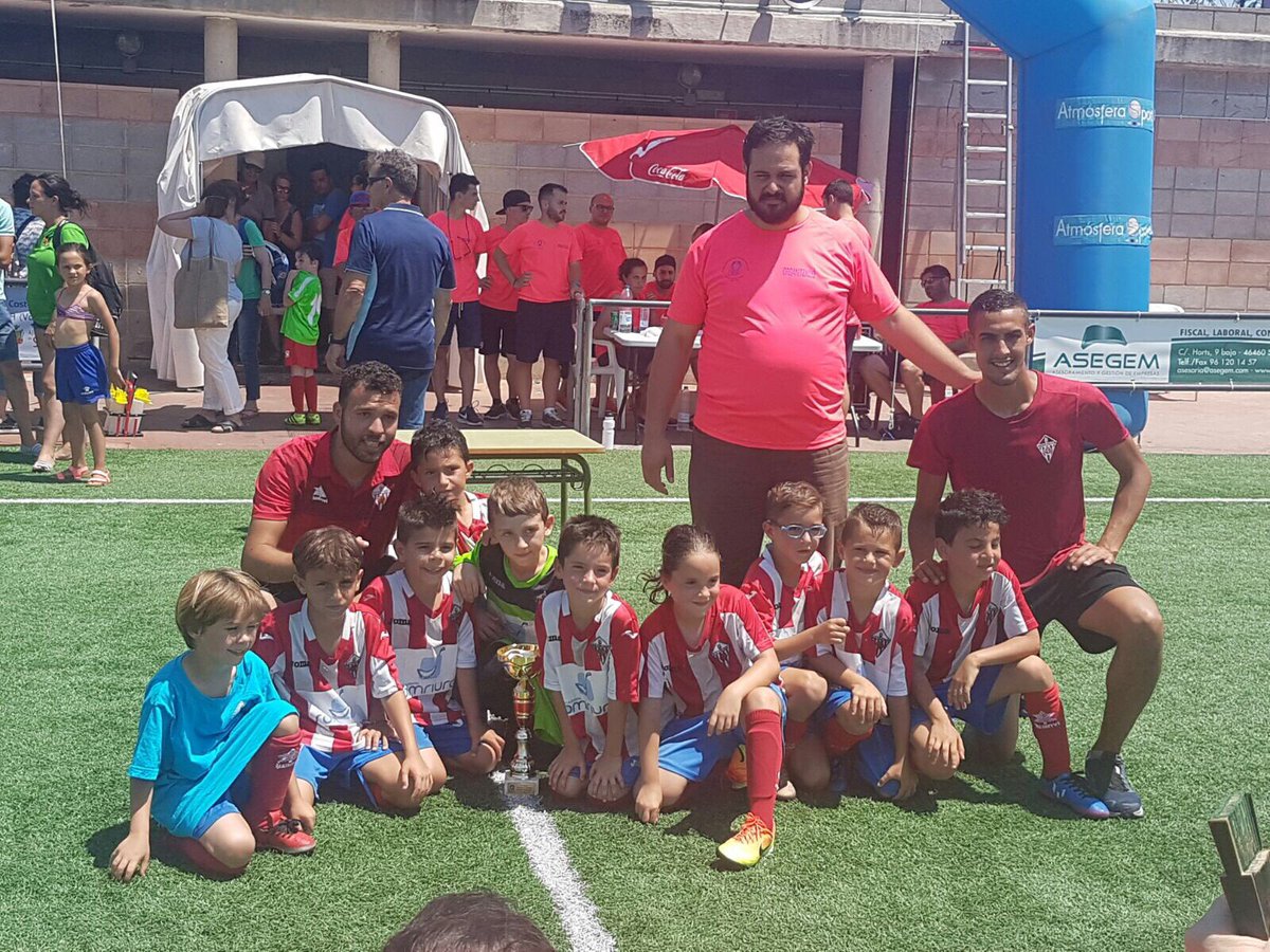 🏆 CLUB | El nostre Prebenjamí "B" s'ha proclamat hui campió de la quarta edició del Torneig Nou Vicent Morera de Silla. Enhorabona! 🎊🎉🎈