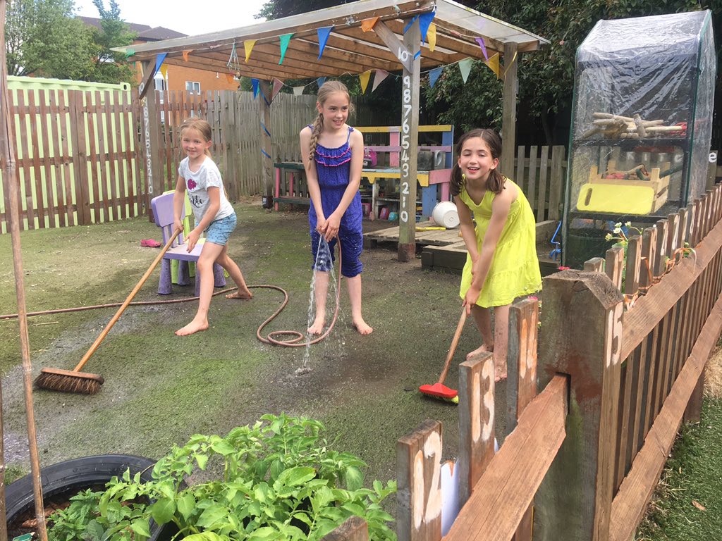 StPetersCroydon's tweet image. The girls having great fun allegedly cleaning up the mud kitchen!! #muddywork
