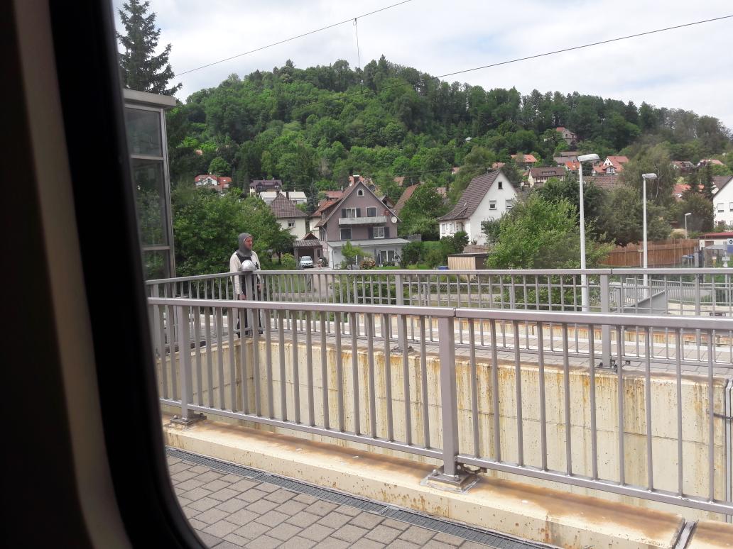 Extremelord13's tweet photo. Wenn es in der heutigen Zeit noch Menschen gibt, vor denen man keine Angst haben muss, sind es Männer in Ritterrüstungen. https://t.co/nNdeEvIqu4