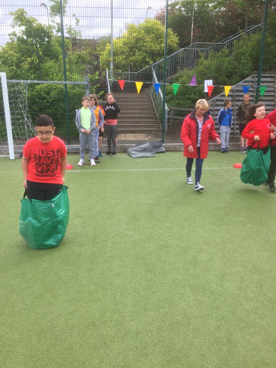DrumparkP6's tweet photo. Sports day fun!!!@drumparkprimary https://t.co/cnxp7KOG2j
