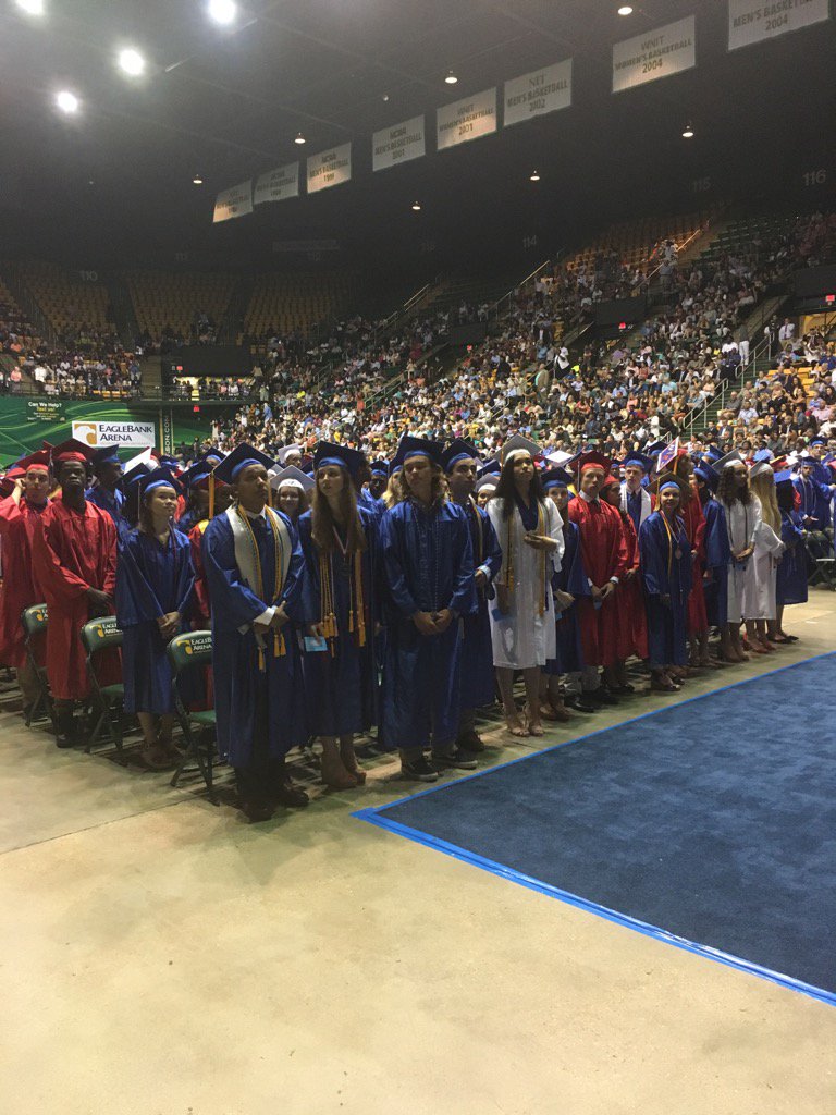 AlexCityTitans's tweet photo. Graduation ceremony about to begin. #tcw2017 https://t.co/I2In5pKe4w