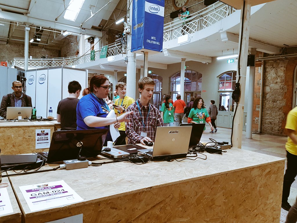 Hugh diiscussing the Skibbereen coderdojo project at #CoolestProjects  17