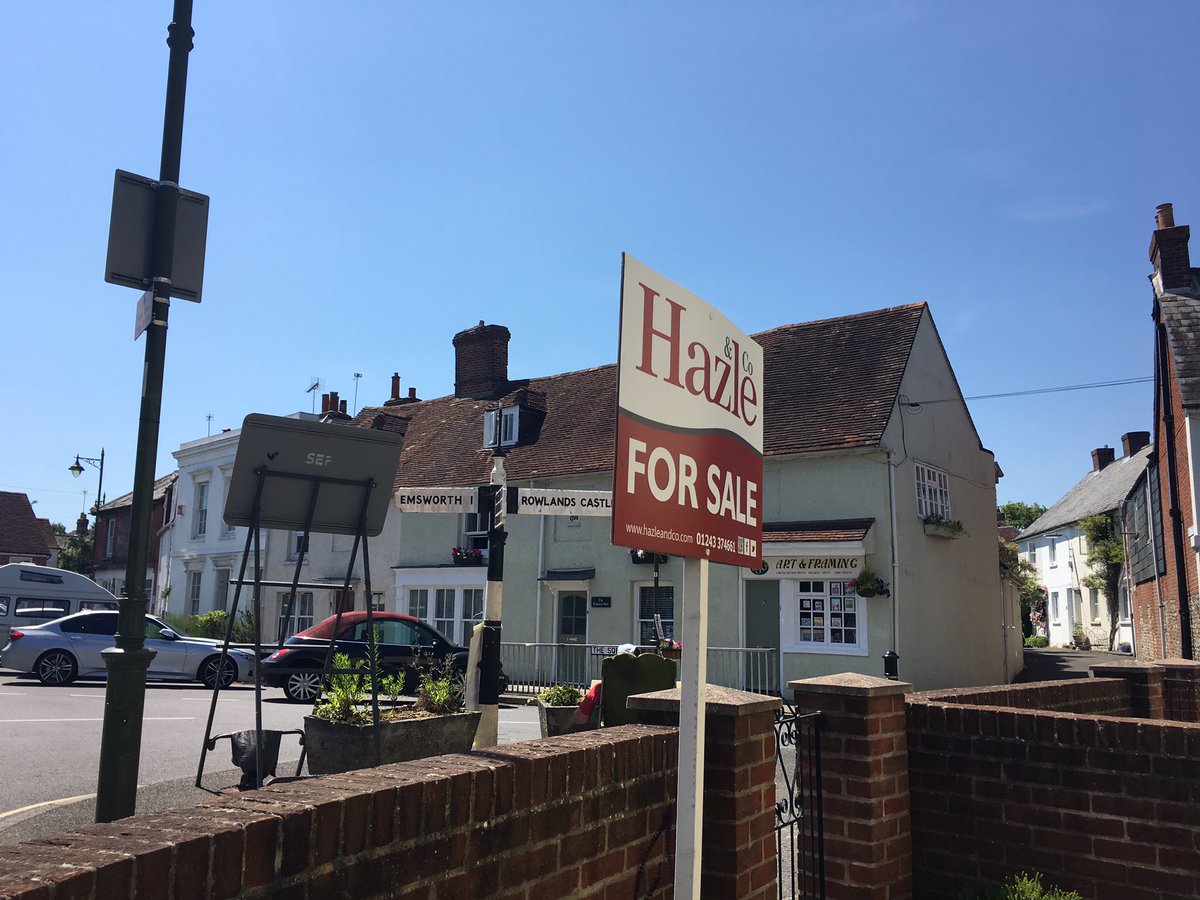 What a scorcher!! 🌞🌞We hope you all have a great weekend. #DontForgetTheSunTanLotion!