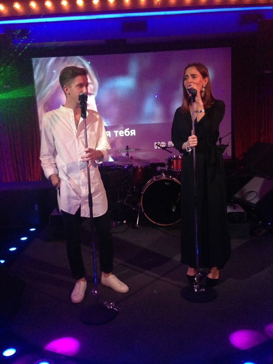 MaxsimHramtsov's tweet photo. Всех ждём в караоке кл��б пикассо! 🎤🎩😎🎶😇👋☝️ https://t.co/Kyz6JWHkCl