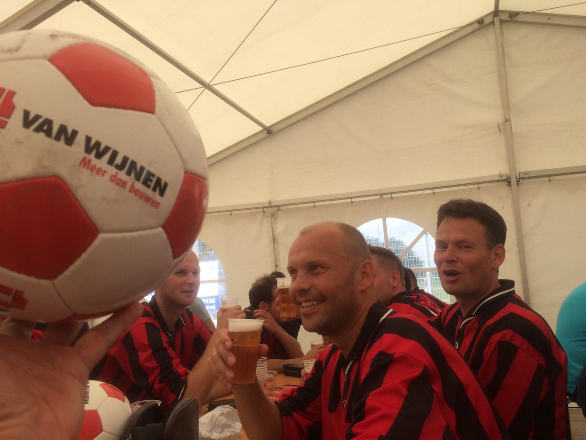Klaashaasjes's tweet photo. En nu de 3e helft, met m'n @VanWijnenGroep #collega's #TOPPERS.. https://t.co/c4gHoRvssK