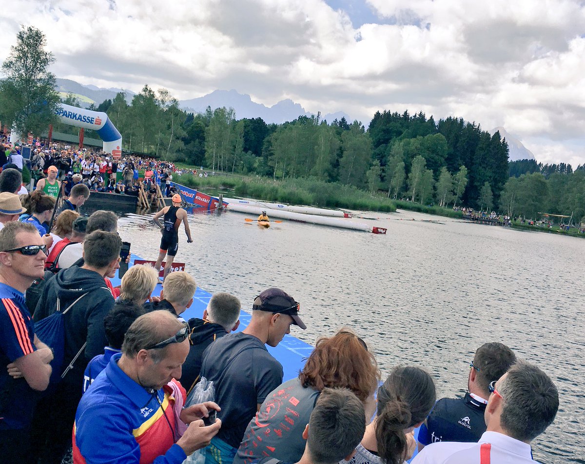 Met @startnr 23 kiest <a href="/marcovdstel/">Marco van der Stel</a> voor een startplek geheel links op het ponton #ETUKitzbuhel2017