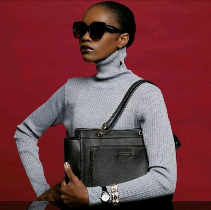 honey_acc's tweet photo. Wear our black saddle strap bag, or even better, sell it! Contact us to find out how.#hfa #businessoppertunity #directselling #beyourownboss https://t.co/gEnWJJewyt