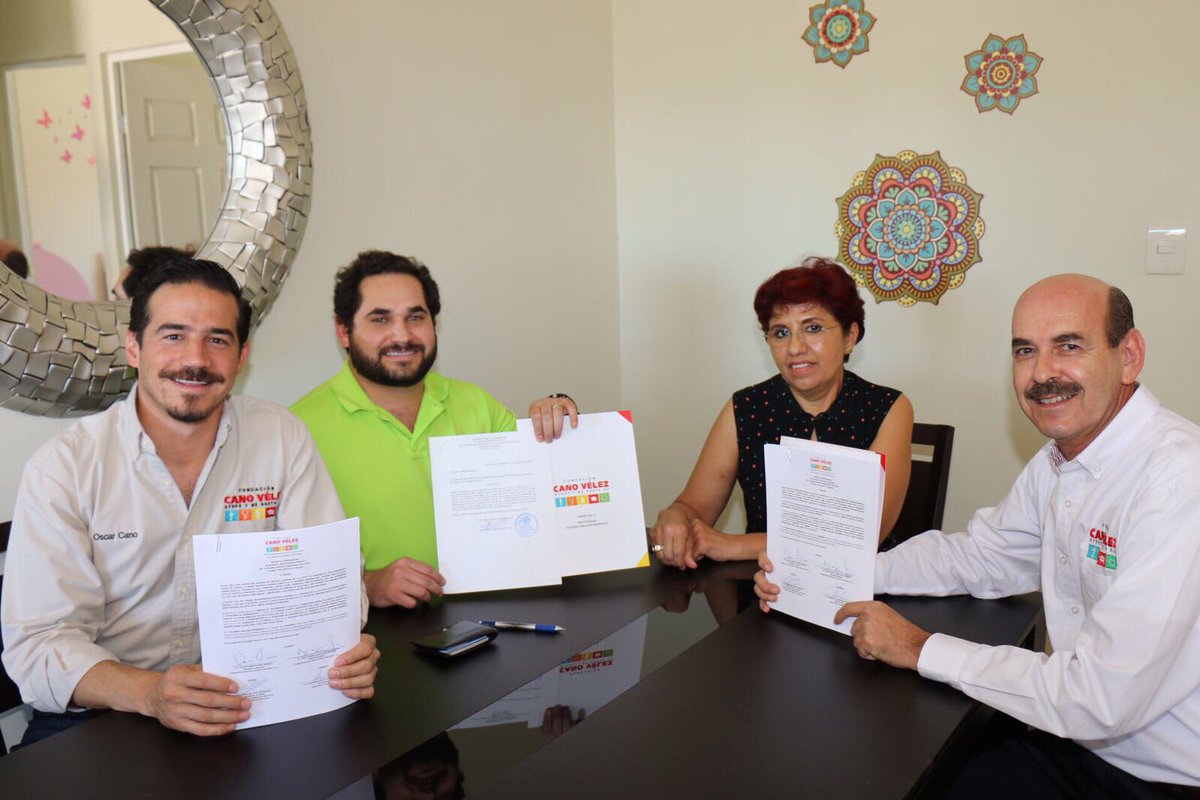 oscarcano_mx's tweet photo. Muchas Felicidades a Eduardo Mellado x haberse ganado la casa de Nogales de nuestro 4o Sorteo! Gracias por ayudar al Deporte! #Ayudoymegusta https://t.co/7R0zXjXTGH