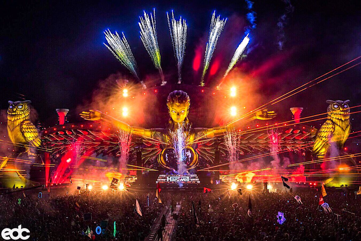 EDC Vegas 😍🎉 #EDCLV2017 https://t.co/mgzrrkagXu