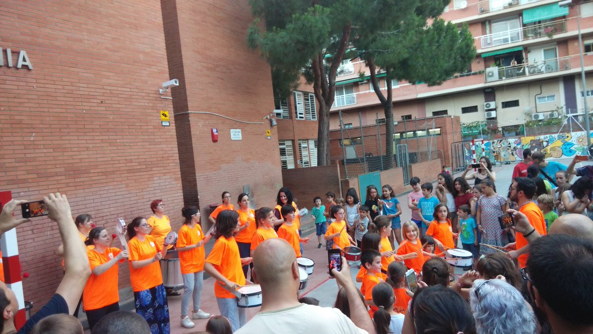 AfaCatalonia's tweet photo. I amb la #BatuCata donem l'inici més marxós al sopar de germanor de l'@AmpaCatalonia https://t.co/NpcvPBbUJ6